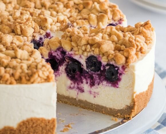 Blueberry crumble cheesecake
